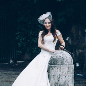 ritratto fotografico di bellezza della sposa alle pendici del Campidoglio, wedding photography in Italy